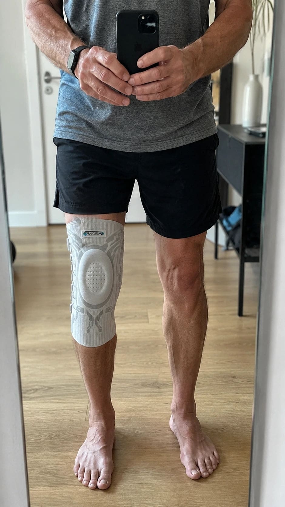 Kupac nosi NORIKS KneeFix steznicu