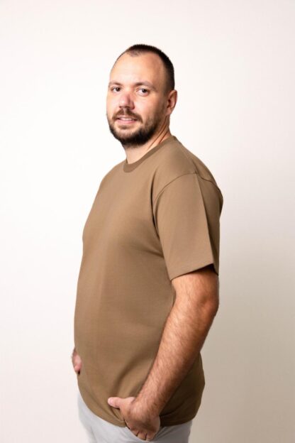 Jedno hnedé tričko - Image 2