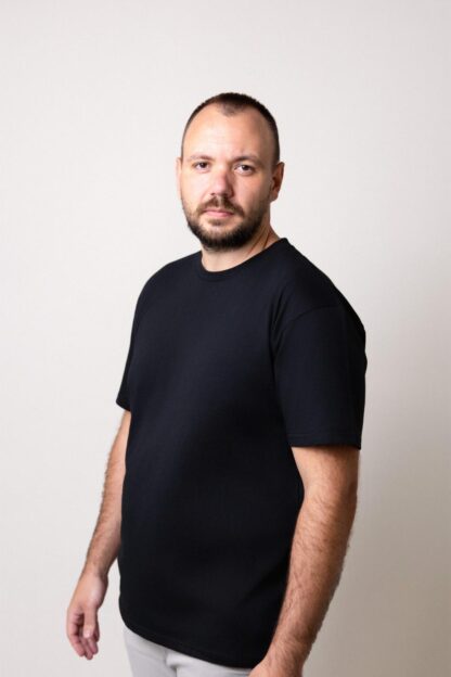Jedno čierne tričko - Image 2