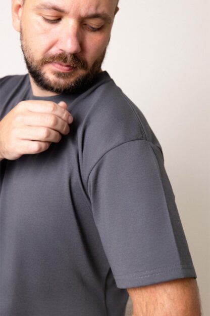 Jedno sivé tričko - Image 3