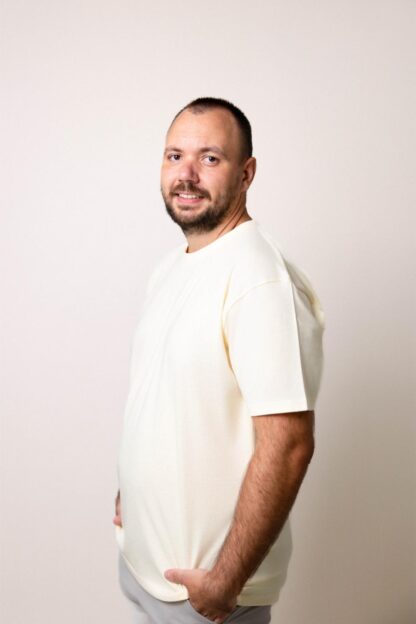 Jedno béžové tričko - Image 2