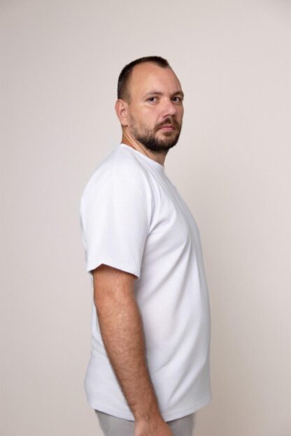 One White - Image 3
