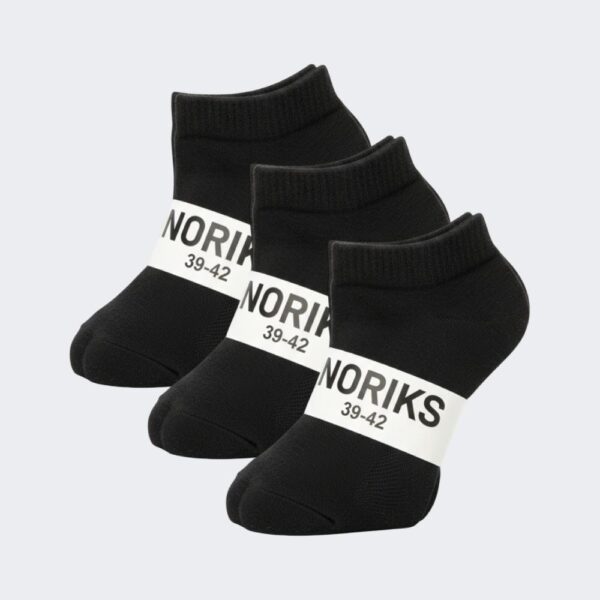 Black socks (15 pairs)